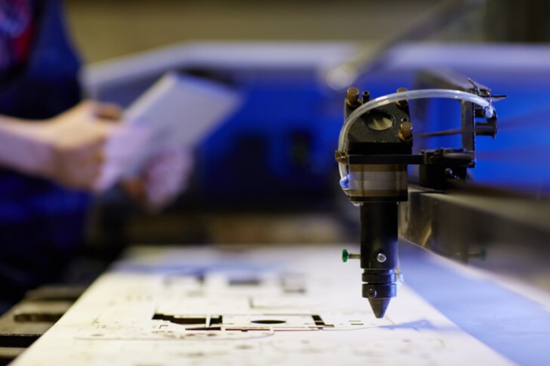 6 Vantagens da Máquina de Cortar Papel a Laser para Seu Negócio