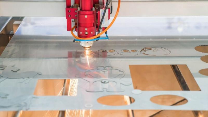 Gravação a Laser em Plástico: 5 Vantagens Incríveis