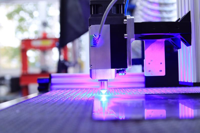 Máquina de cortar papel a laser: 7 vantagens incríveis